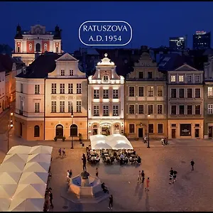 Ratuszova Stary Rynek Old Market Square Premium & Restaurant Ad 1954 דירה